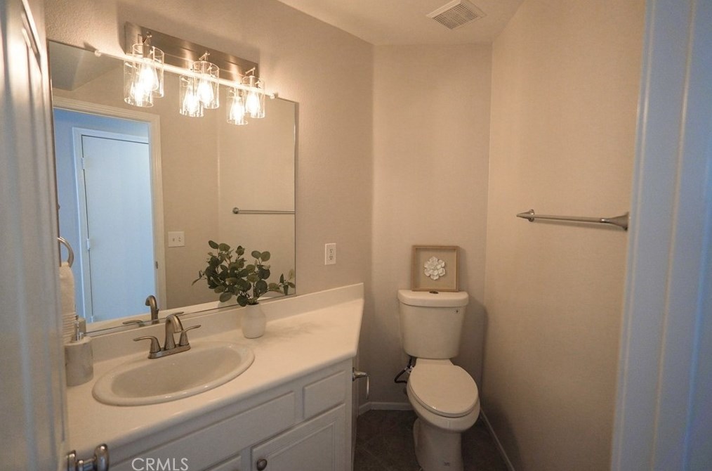 42333 Ridge View Dr, Lancaster CA 93536-7382 exterior