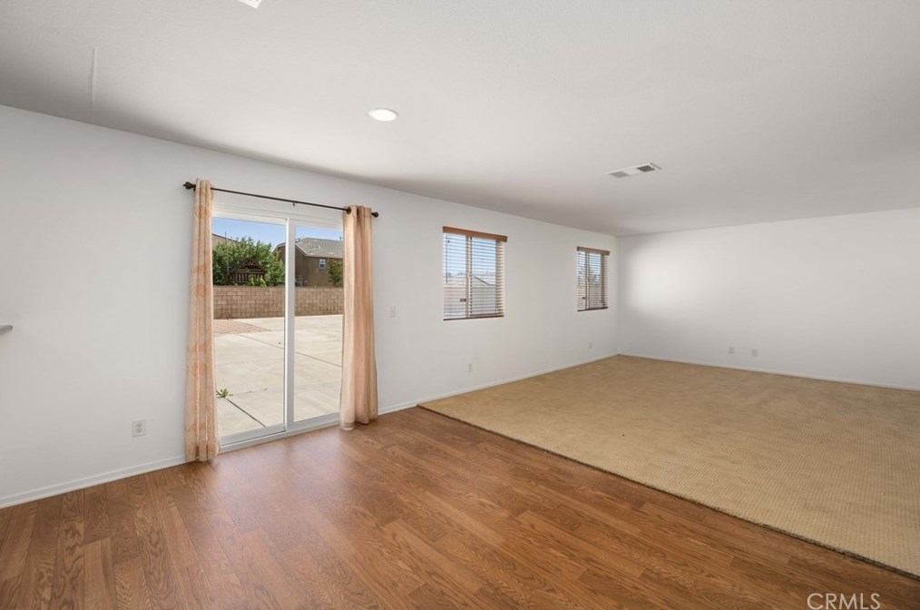 3213 James Ct, Lancaster CA  93535-6276 exterior