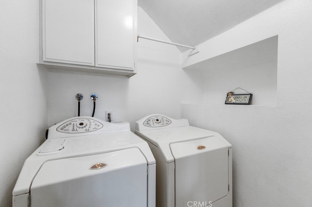 1 Rainbow Rdg Rd, Pomona CA  91766-4910 exterior