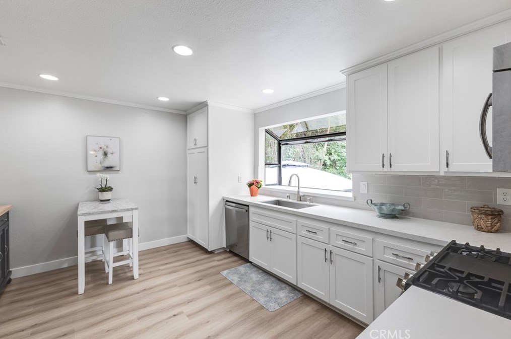 1 Rainbow Rdg Rd, Pomona CA  91766-4910 exterior