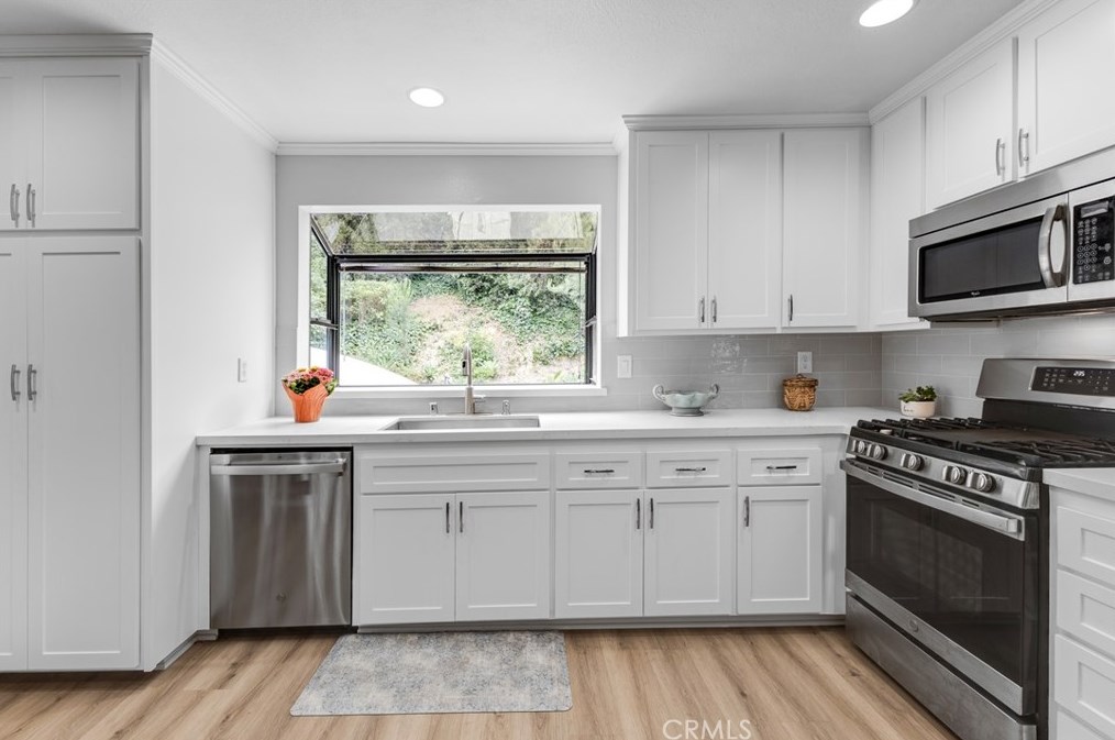 1 Rainbow Rdg Rd, Pomona CA  91766-4910 exterior