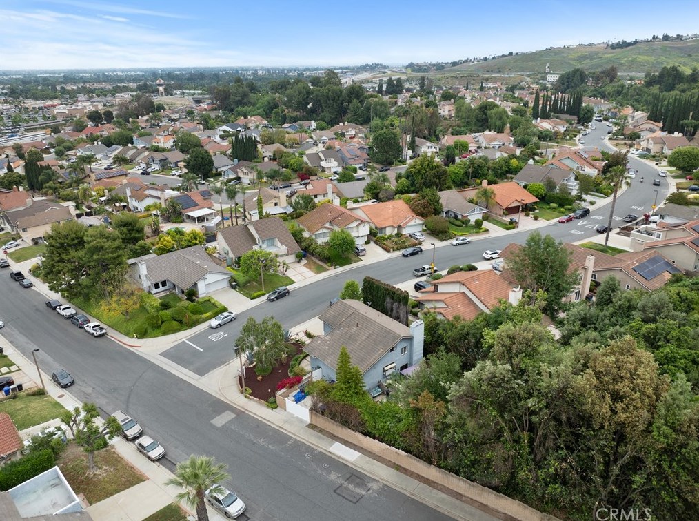 1 Rainbow Rdg Rd, Pomona CA  91766-4910 exterior