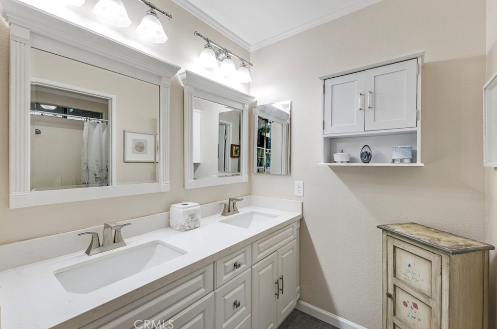 1 Rainbow Rdg Rd, Pomona CA  91766-4910 exterior