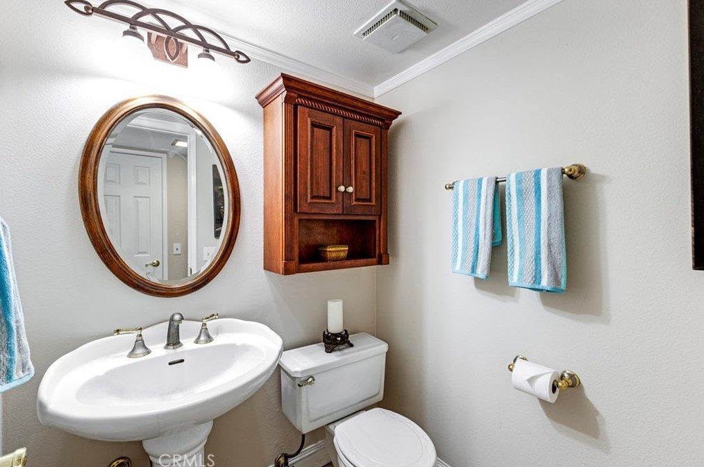 1 Rainbow Rdg Rd, Pomona CA  91766-4910 exterior