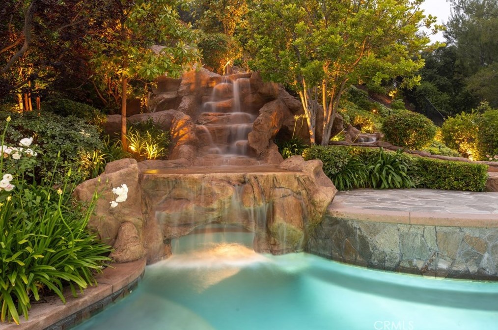 1314 Caitlyn Cir, Thousand Oaks CA 91361-5586 exterior