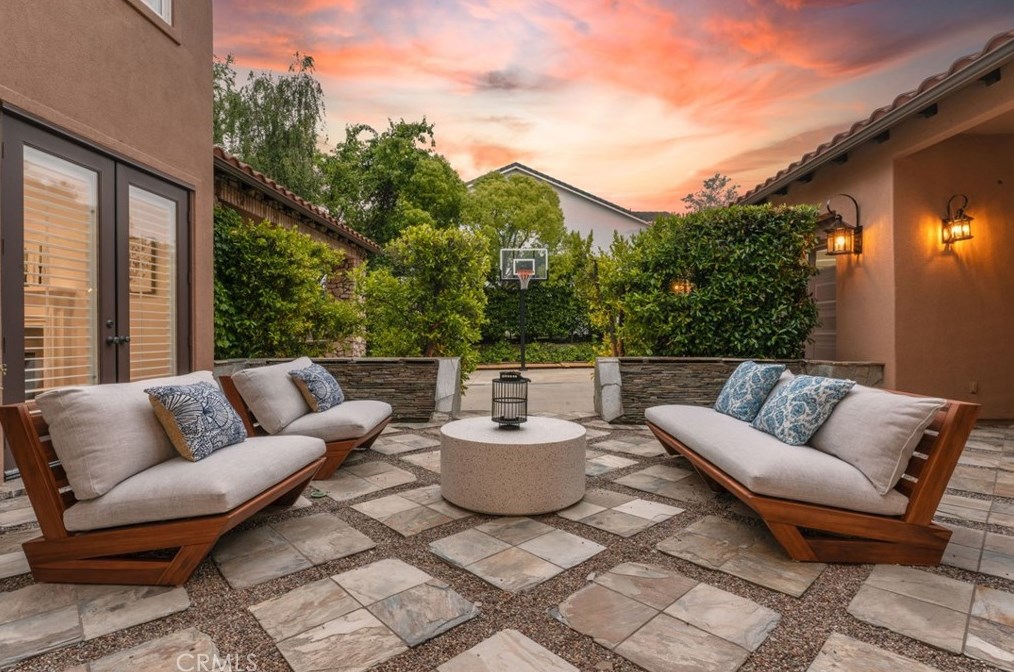 1314 Caitlyn Cir, Thousand Oaks CA 91361-5586 exterior