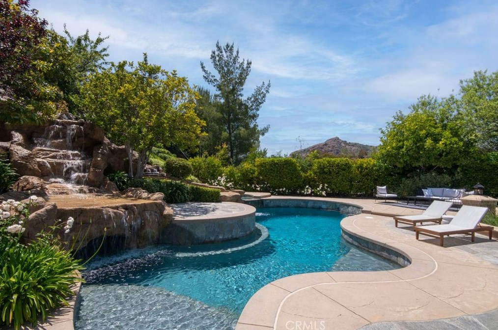 1314 Caitlyn Cir, Thousand Oaks CA 91361-5586 exterior