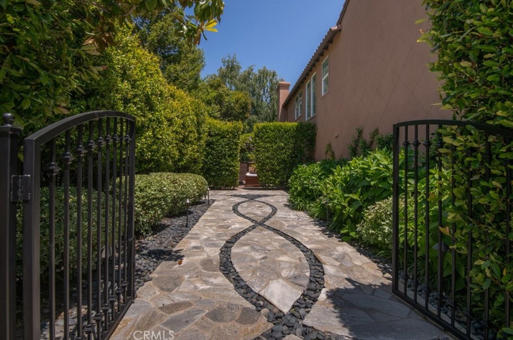 1314 Caitlyn Cir, Thousand Oaks CA 91361-5586 exterior