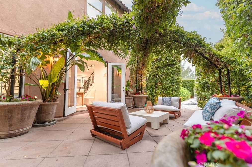 1314 Caitlyn Cir, Thousand Oaks CA 91361-5586 exterior