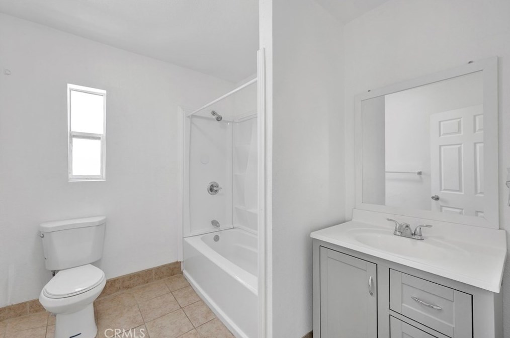 1732 Pacific Coast Hwy, Long Beach CA  90806-5830 exterior