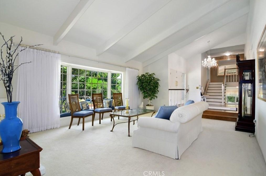 19542 Greenbriar Dr, Los Angeles CA  91356-5423 exterior