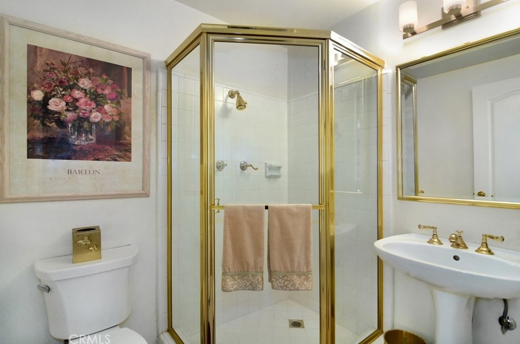 19542 Greenbriar Dr, Los Angeles CA  91356-5423 exterior