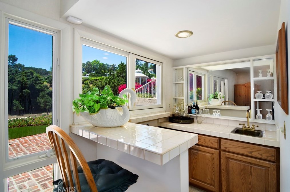 19542 Greenbriar Dr, Los Angeles CA  91356-5423 exterior