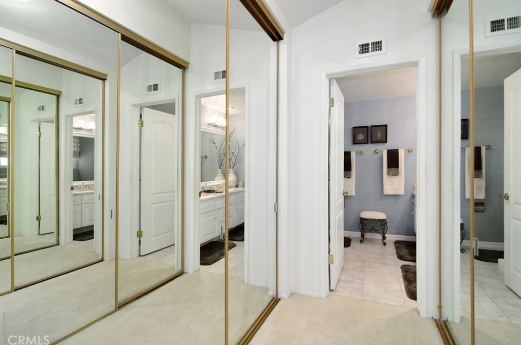 19542 Greenbriar Dr, Los Angeles CA  91356-5423 exterior