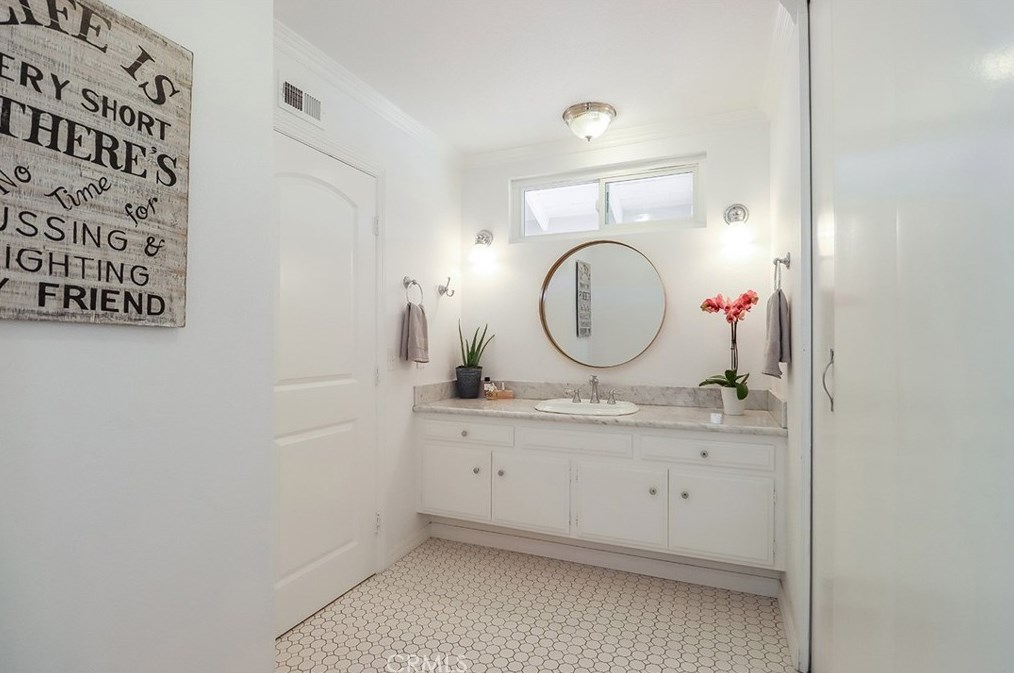 2506 Ciro Ave, Thousand Oaks CA 91360-1601 exterior