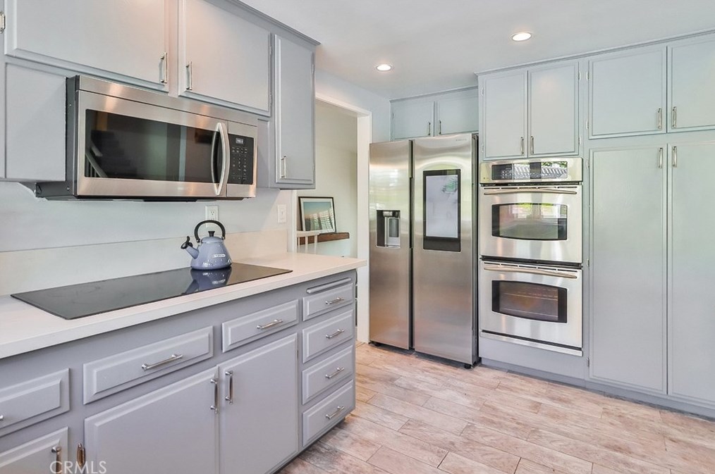 2506 Ciro Ave, Thousand Oaks CA 91360-1601 exterior