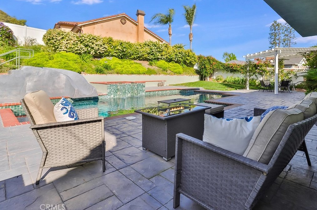 2506 Ciro Ave, Thousand Oaks CA 91360-1601 exterior