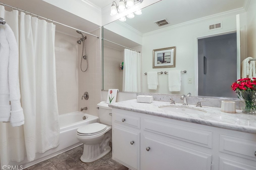 2506 Ciro Ave, Thousand Oaks CA 91360-1601 exterior