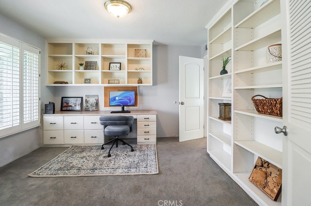 2506 Ciro Ave, Thousand Oaks CA 91360-1601 exterior