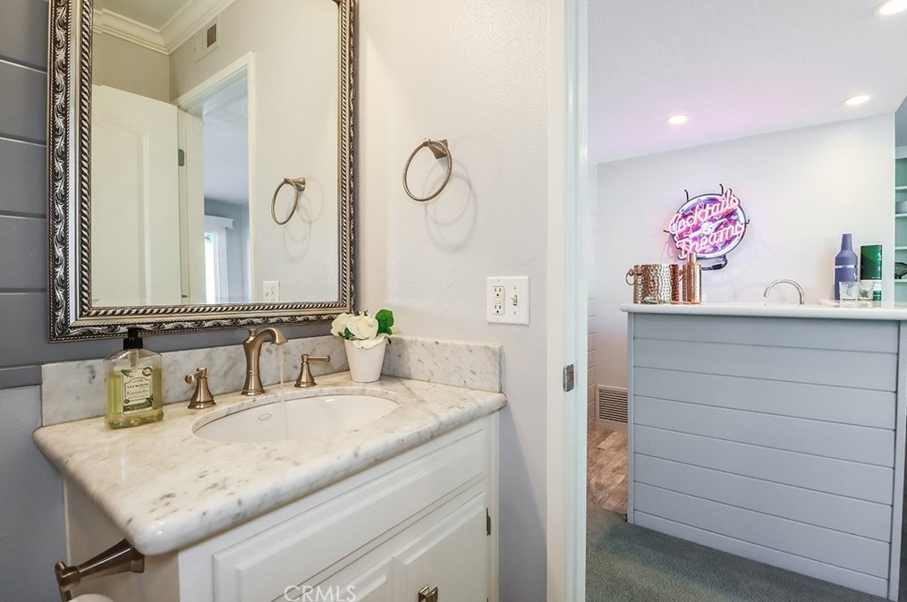 2506 Ciro Ave, Thousand Oaks CA 91360-1601 exterior