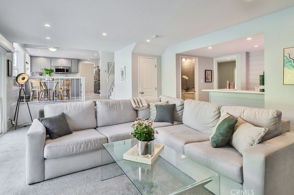 2506 Ciro Ave, Thousand Oaks CA 91360-1601 exterior