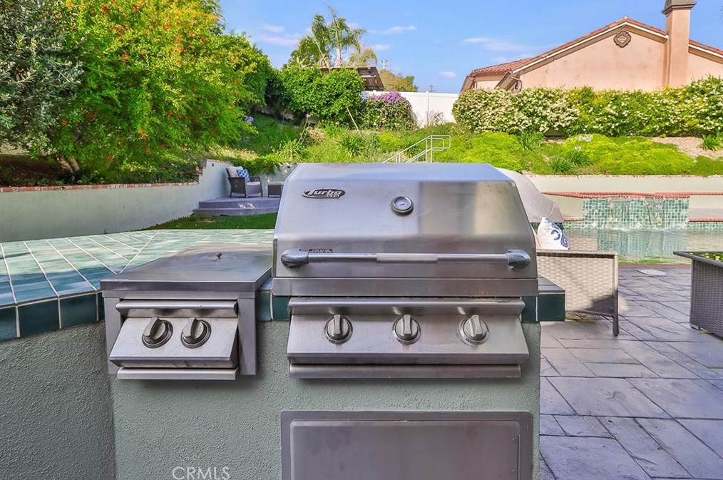 2506 Ciro Ave, Thousand Oaks CA 91360-1601 exterior