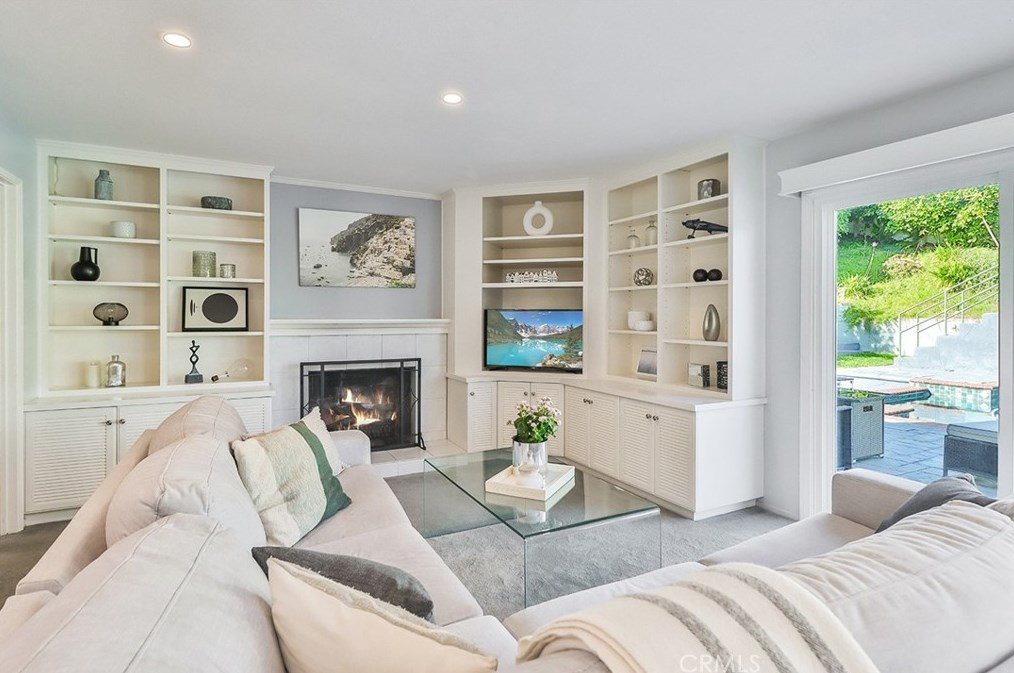 2506 Ciro Ave, Thousand Oaks CA 91360-1601 exterior