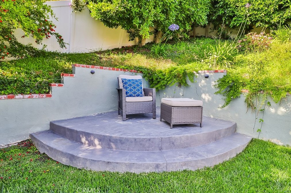 2506 Ciro Ave, Thousand Oaks CA 91360-1601 exterior