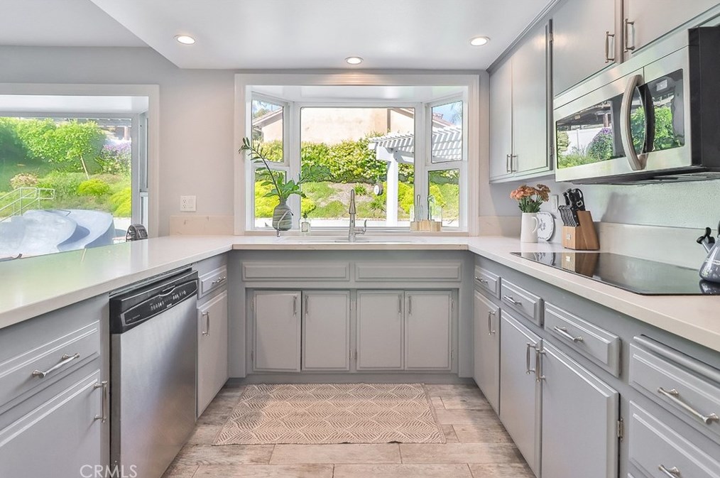 2506 Ciro Ave, Thousand Oaks CA 91360-1601 exterior