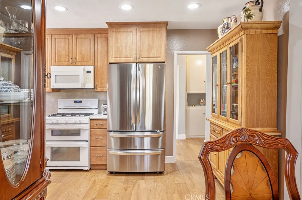 163 Flittner Cir, Thousand Oaks CA  91360-5903 exterior