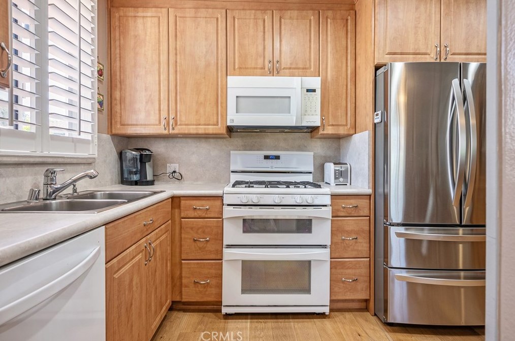 163 Flittner Cir, Thousand Oaks CA  91360-5903 exterior
