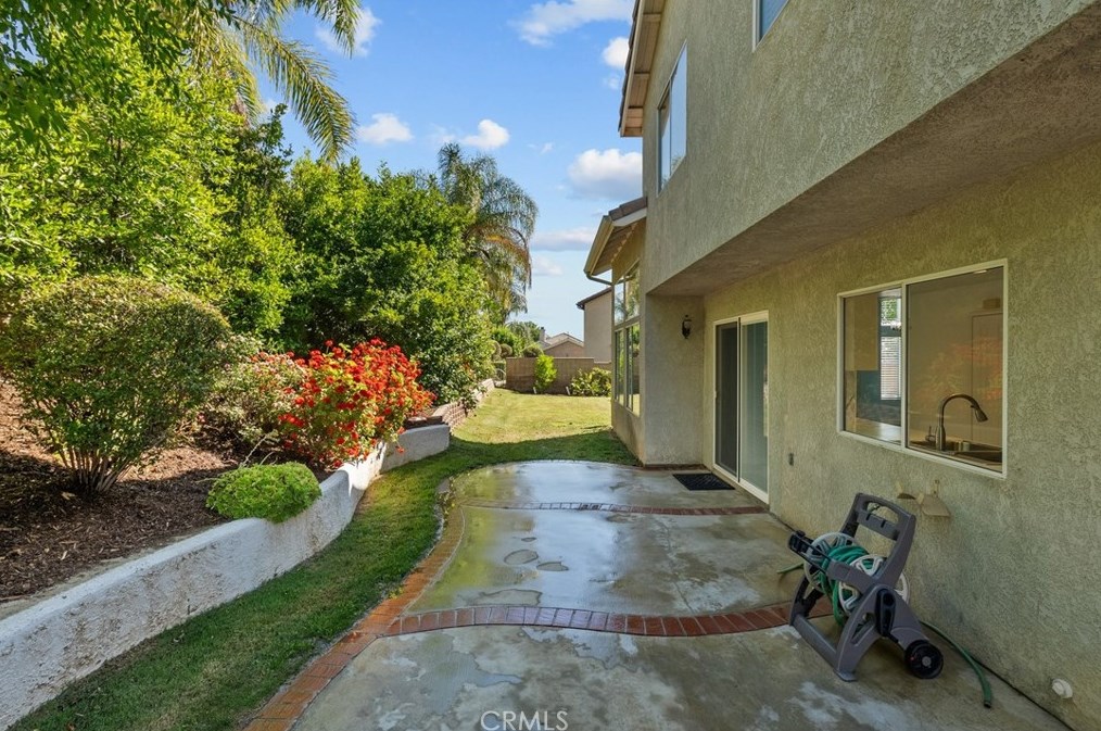 25507 Crockett Ln, Santa Clarita CA  91381-1633 exterior