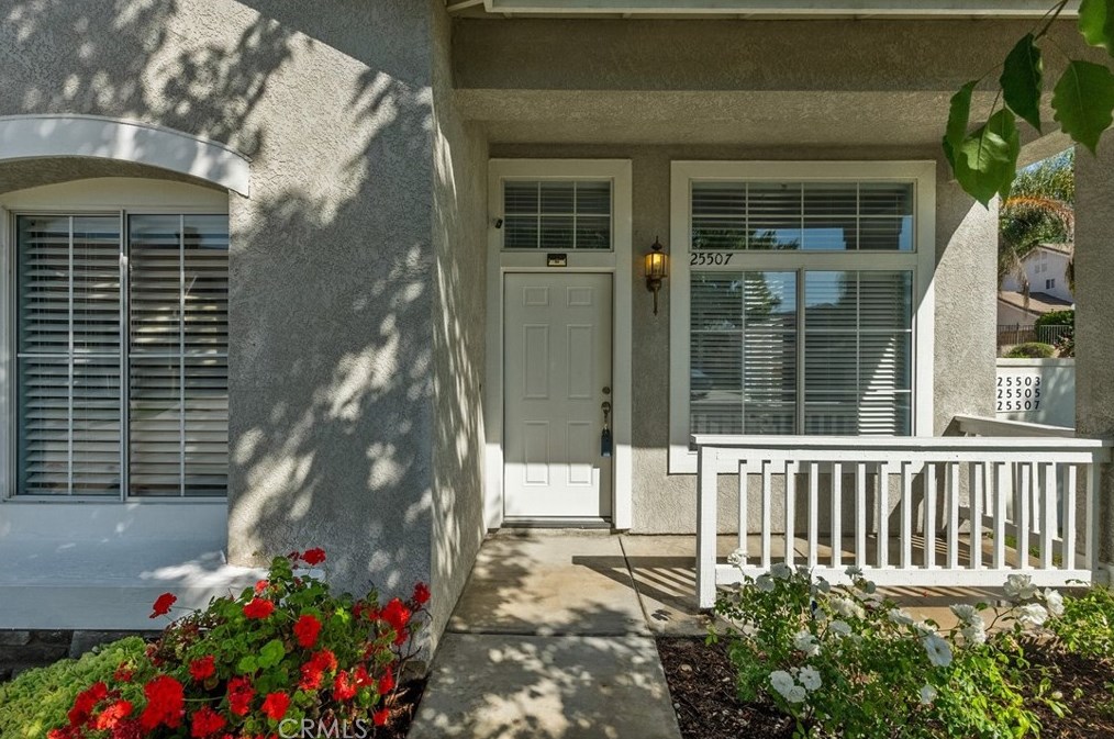 25507 Crockett Ln, Santa Clarita CA  91381-1633 exterior