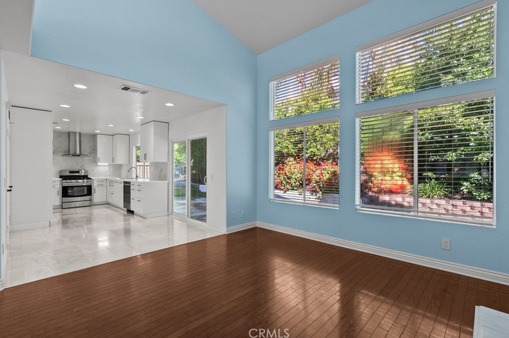 25507 Crockett Ln, Santa Clarita CA  91381-1633 exterior