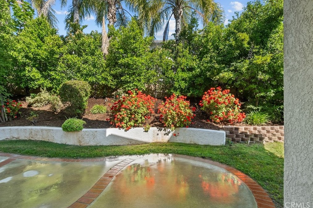 25507 Crockett Ln, Santa Clarita CA  91381-1633 exterior