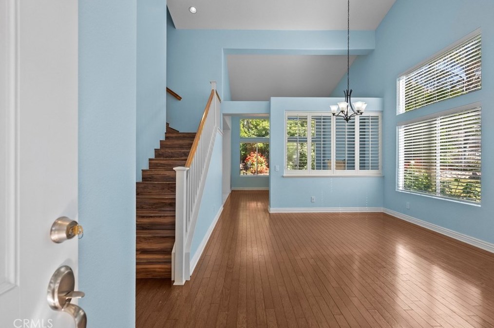 25507 Crockett Ln, Santa Clarita CA  91381-1633 exterior