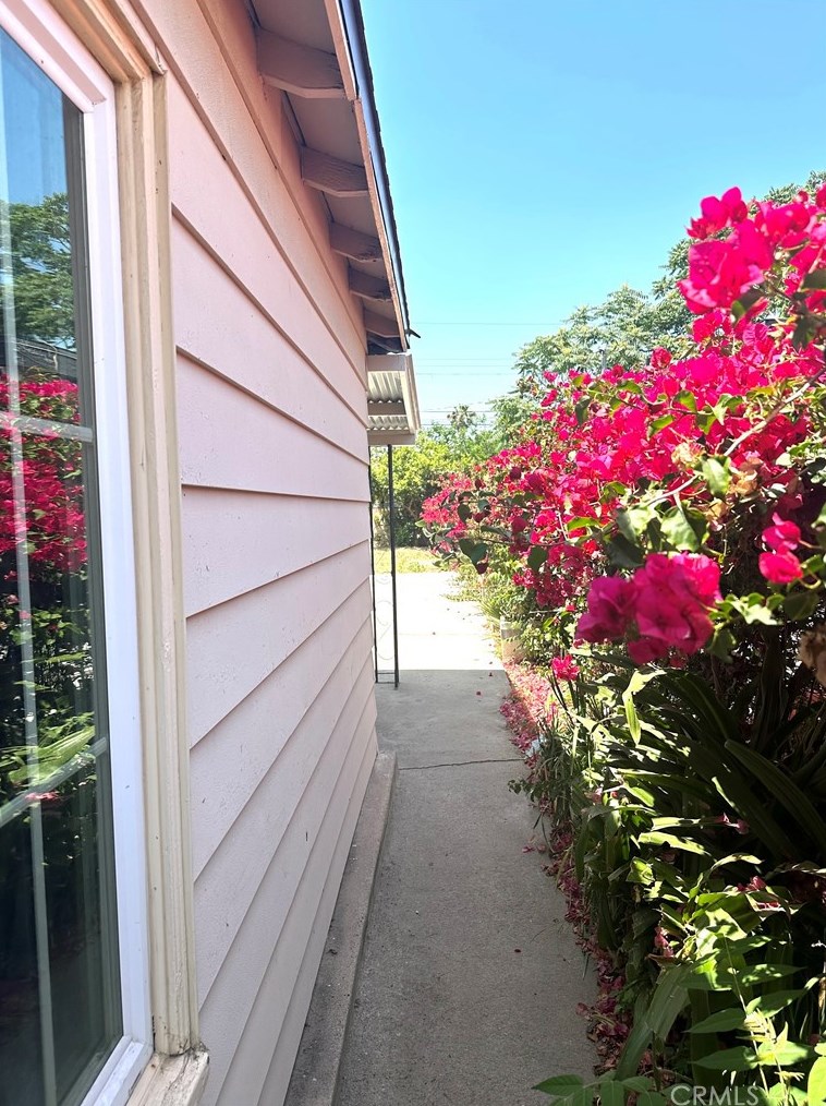 9687 Amboy Ave, Los Angeles CA  91331-4234 exterior