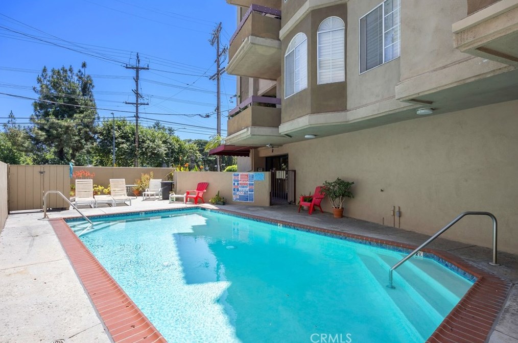 4301 Fulton Ave, Van Nuys CA  91423-3900 exterior