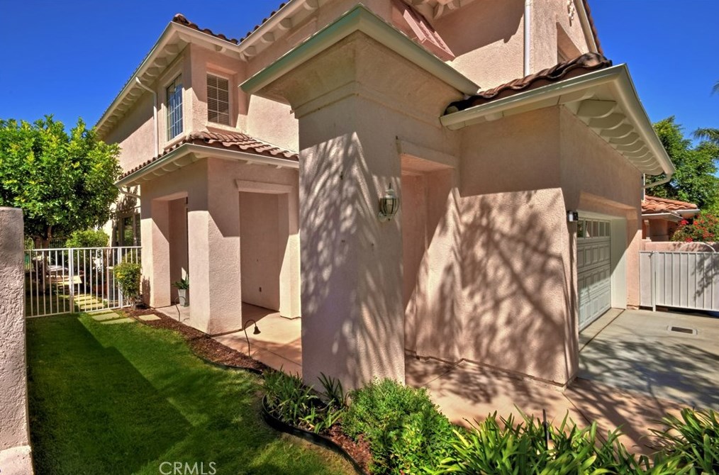 3619 Calle Joaquin, Calabasas CA  91302-3072 exterior