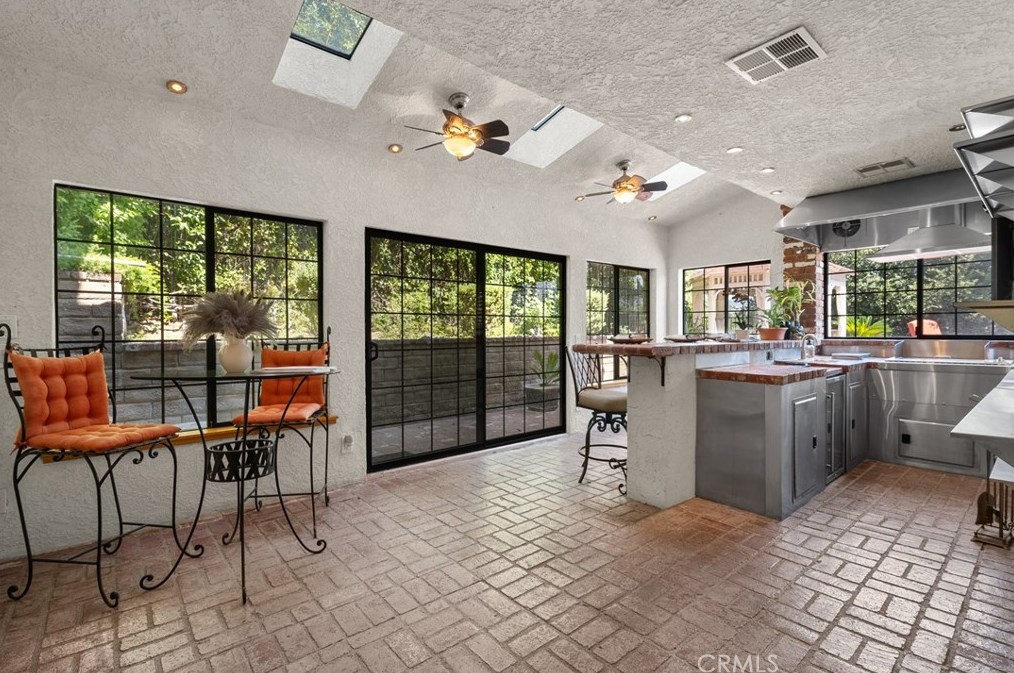 23229 8th St, Santa Clarita CA  91321-2601 exterior