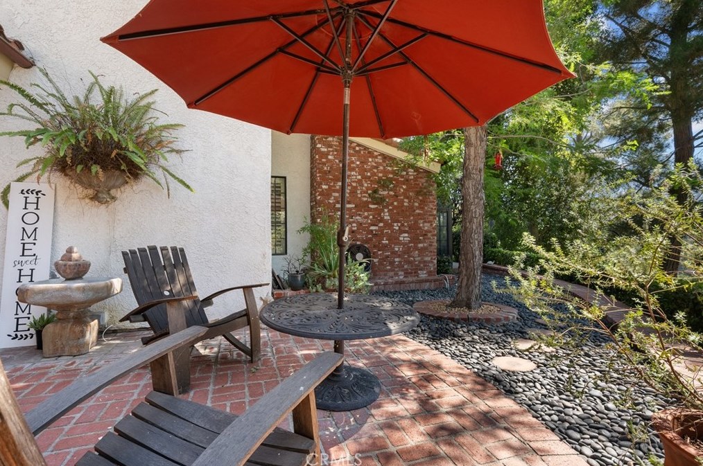 23229 8th St, Santa Clarita CA  91321-2601 exterior