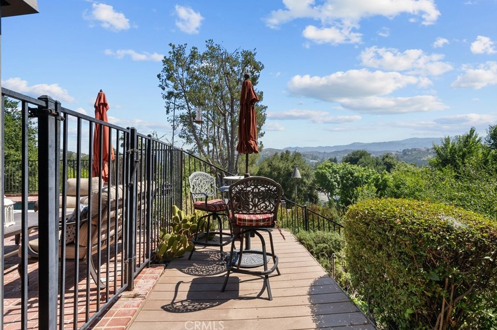 23229 8th St, Santa Clarita CA  91321-2601 exterior