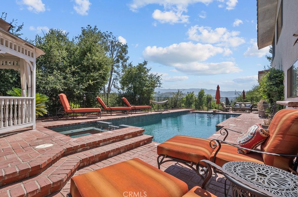 23229 8th St, Santa Clarita CA  91321-2601 exterior