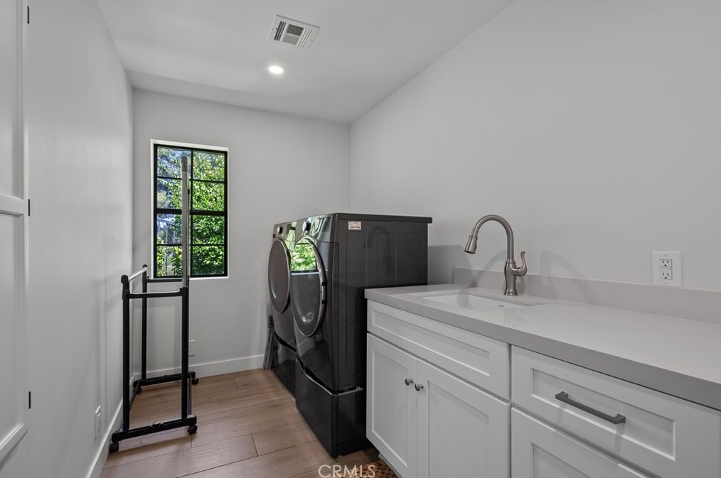 23229 8th St, Santa Clarita CA  91321-2601 exterior