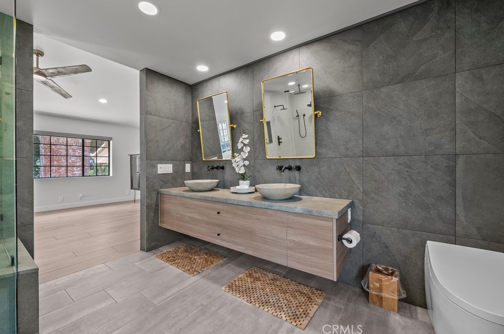 23229 8th St, Santa Clarita CA  91321-2601 exterior