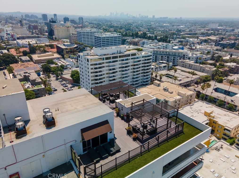 7250 Franklin Ave, Los Angeles CA  90046-3049 exterior