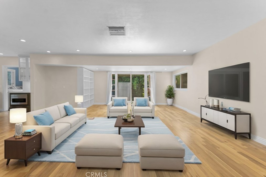 6439 Gaynor Ave, Van Nuys CA  91406-6435 exterior