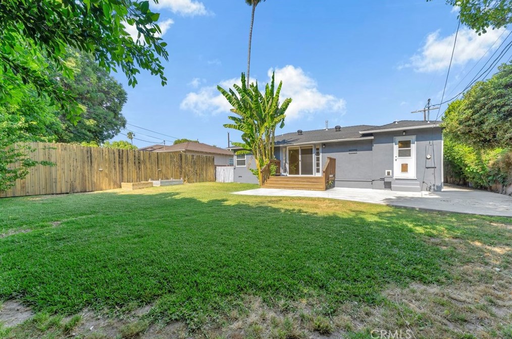 6439 Gaynor Ave, Van Nuys CA  91406-6435 exterior