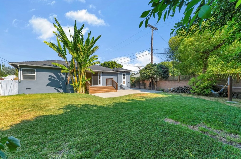 6439 Gaynor Ave, Van Nuys CA  91406-6435 exterior