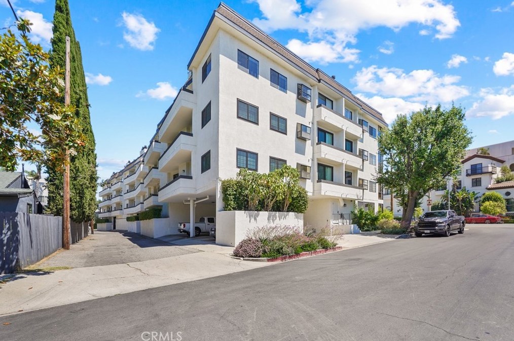 14115 Moorpark St, Van Nuys CA 91423-2743 exterior